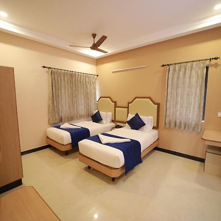 מדוראי Majestic Hotel מראה חיצוני תמונה