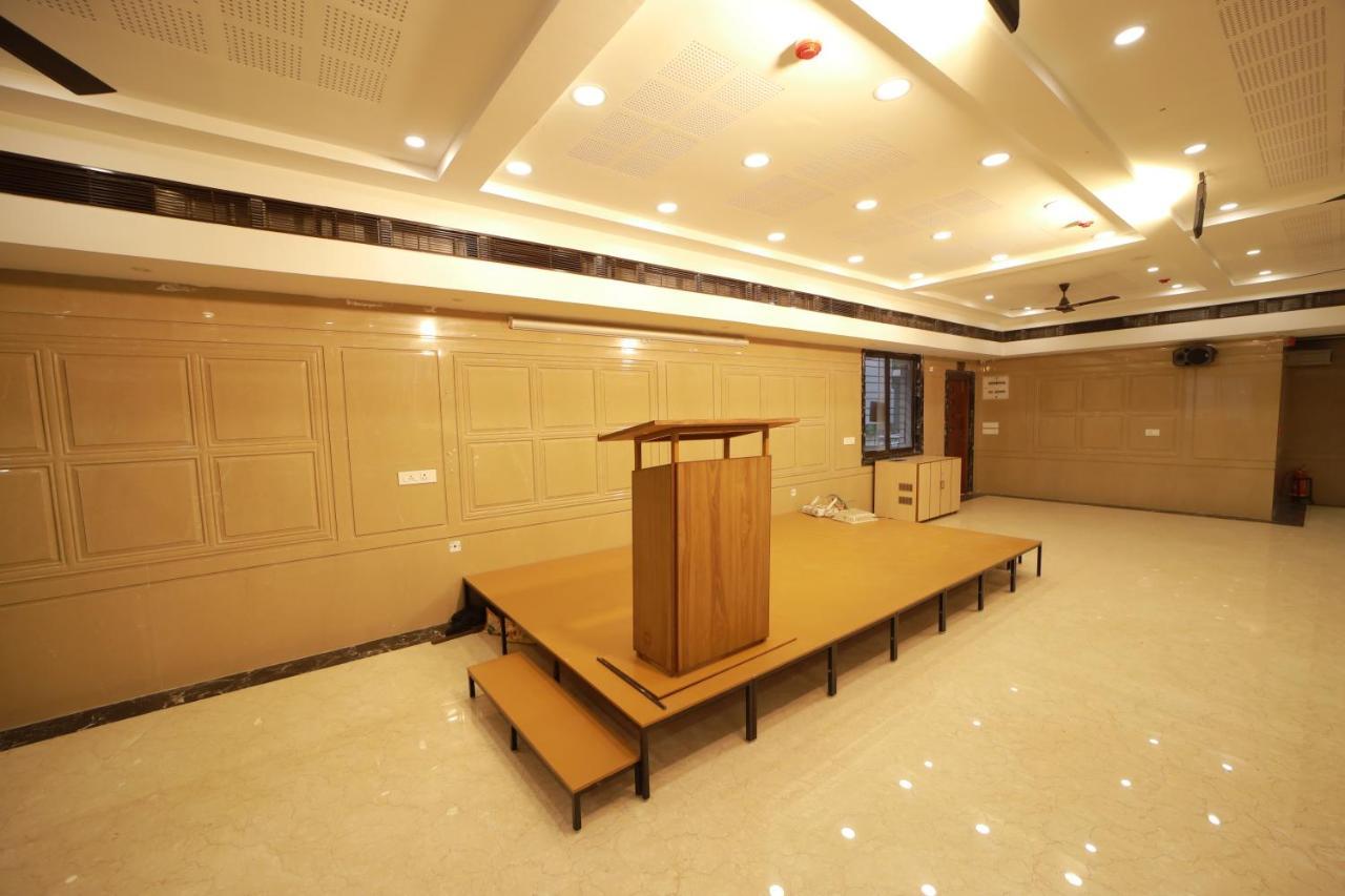 מדוראי Majestic Hotel מראה חיצוני תמונה