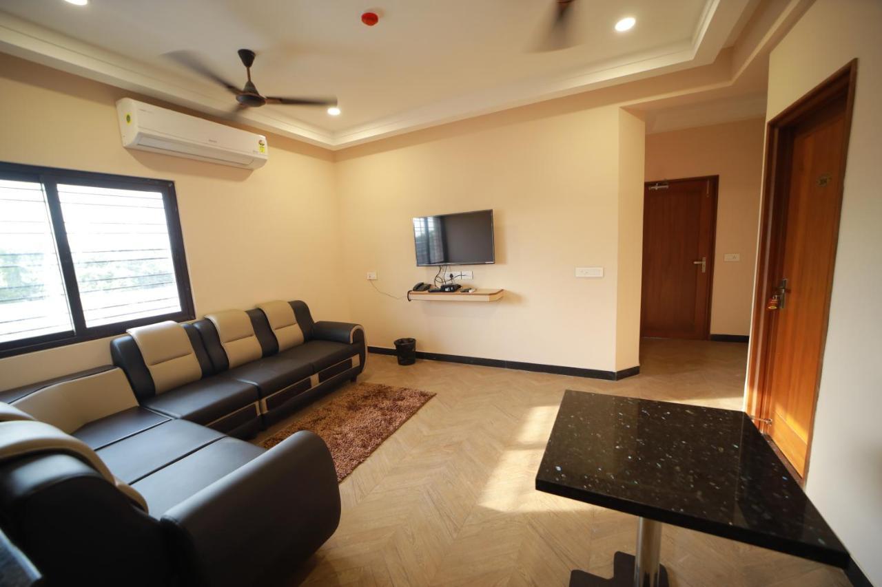 מדוראי Majestic Hotel מראה חיצוני תמונה
