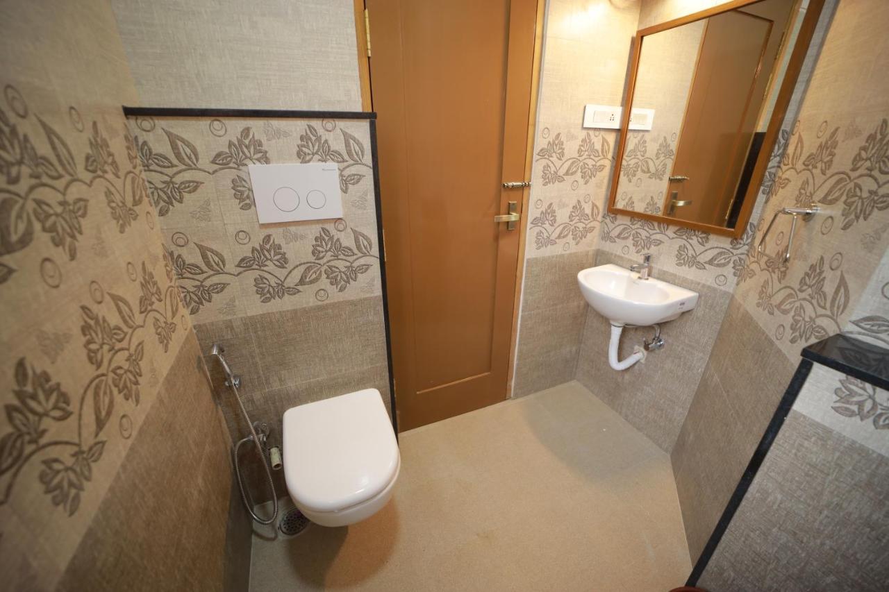 מדוראי Majestic Hotel מראה חיצוני תמונה