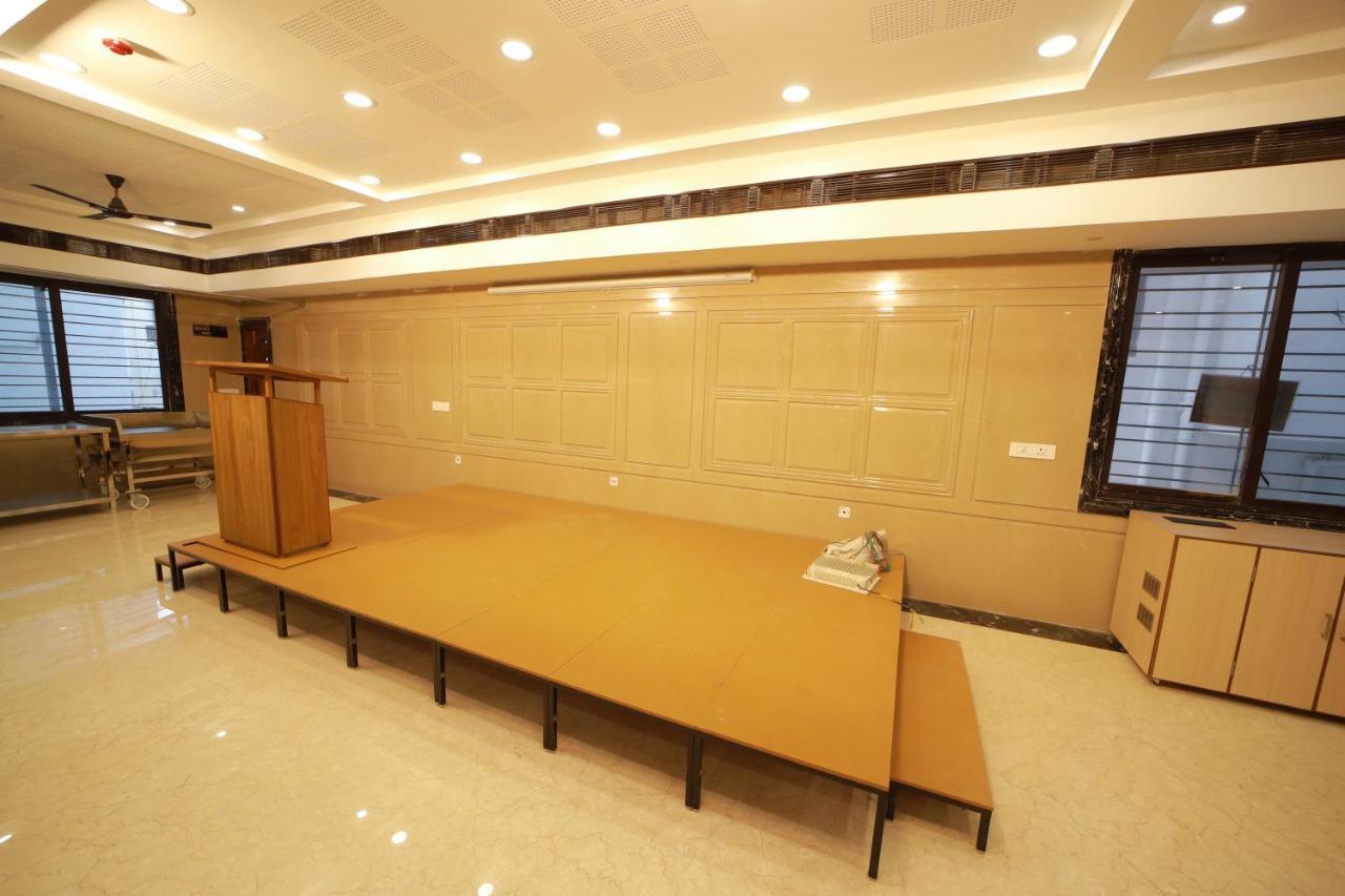מדוראי Majestic Hotel מראה חיצוני תמונה