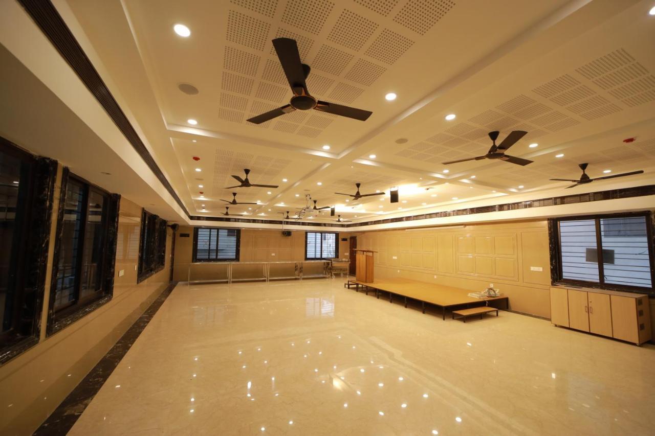 מדוראי Majestic Hotel מראה חיצוני תמונה