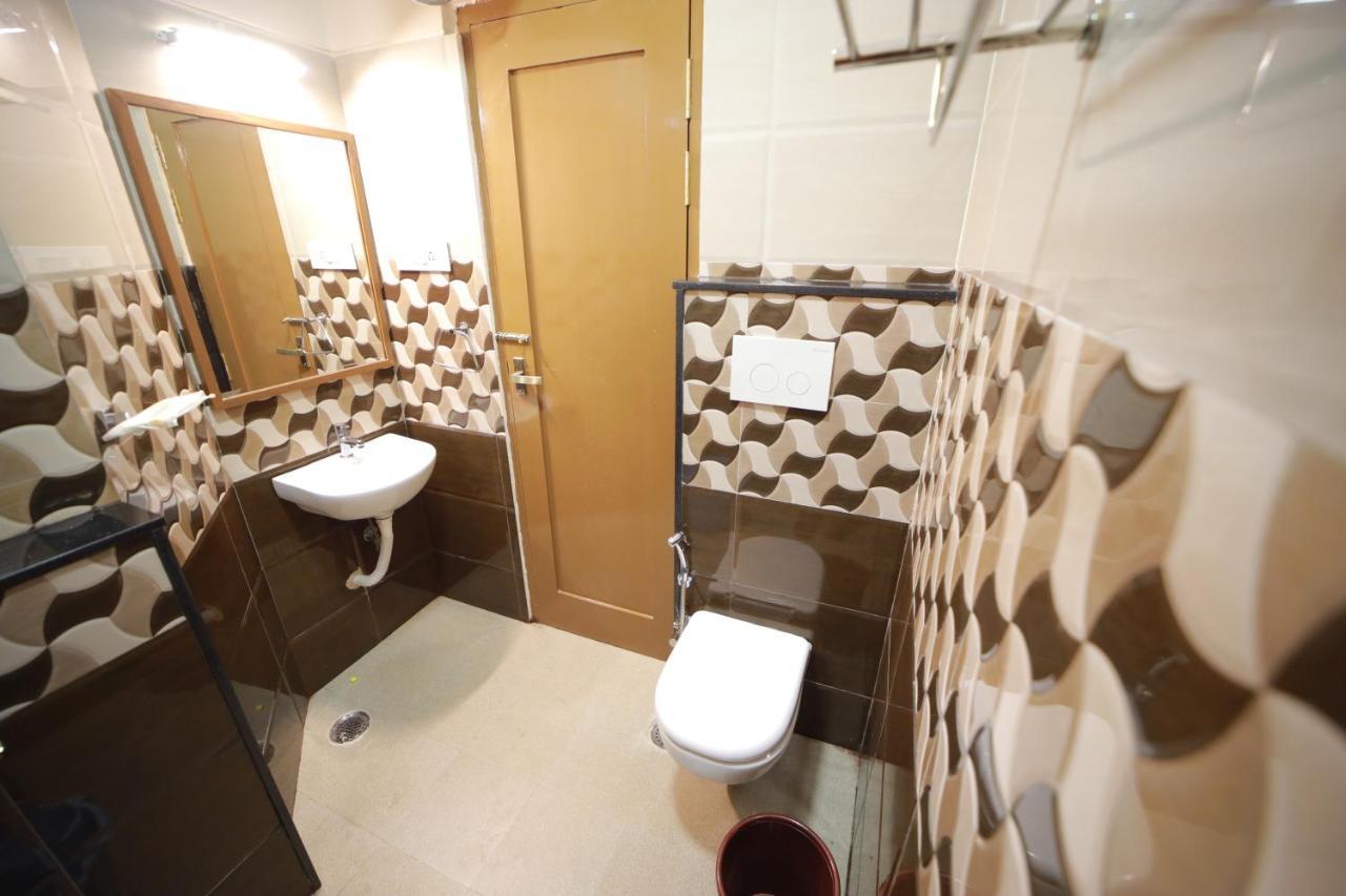 מדוראי Majestic Hotel מראה חיצוני תמונה