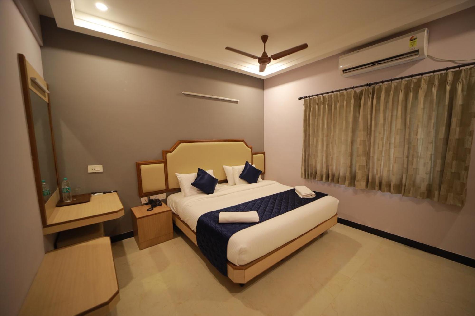 מדוראי Majestic Hotel מראה חיצוני תמונה